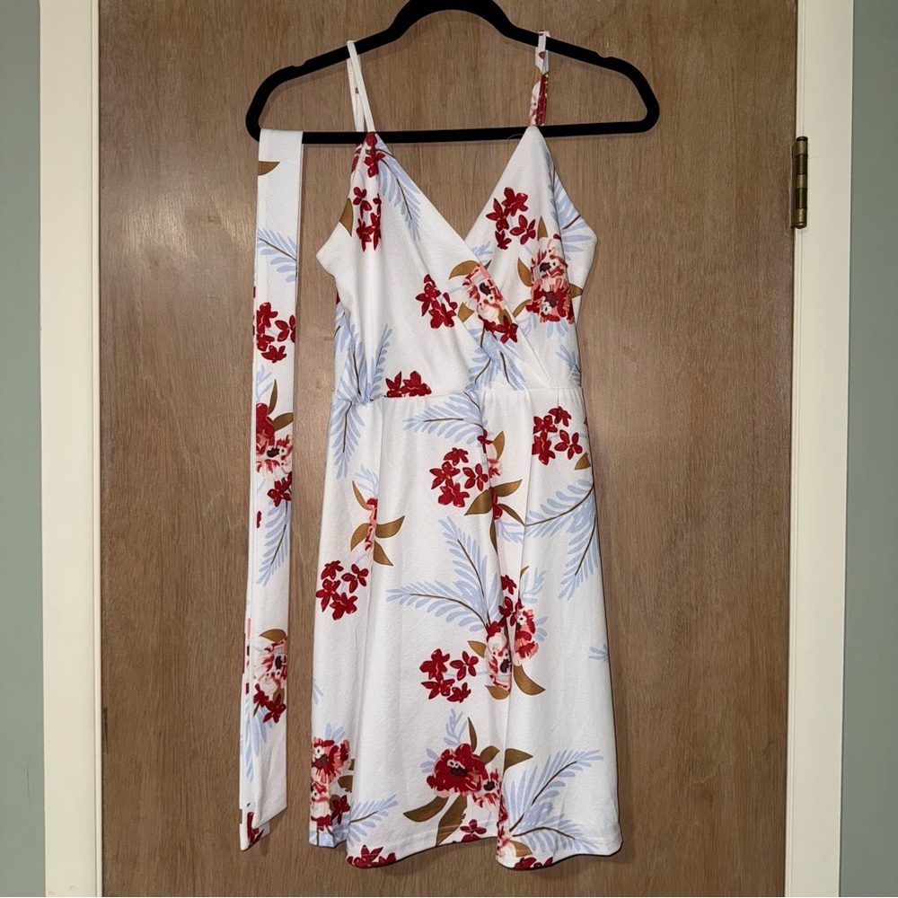 White floral mini dress - Size M